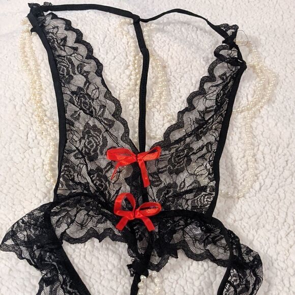 💜 5/$25 new never worn small black lace with plastic pearl accent teddy - Picture 3 of 4